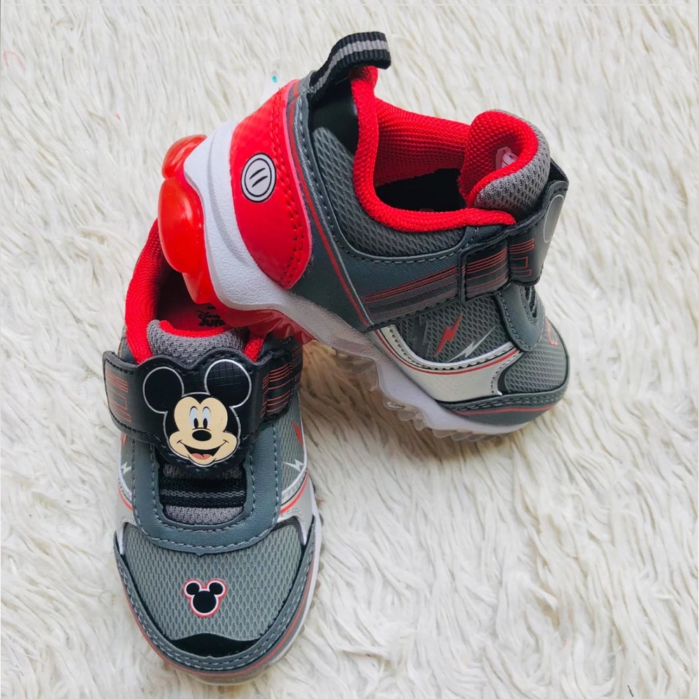 Disney junior Mickey Light up shoes-Toddler size 11-NEW WITH TAGS